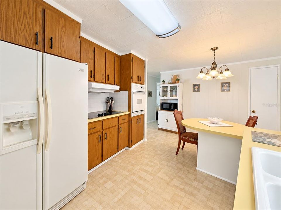 На продажу: $174,900 (2 спален, 2 ванн, 1608 Квадратных фут)