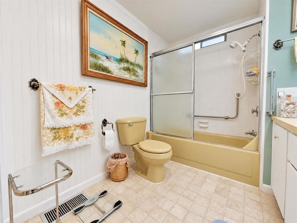 На продажу: $174,900 (2 спален, 2 ванн, 1608 Квадратных фут)