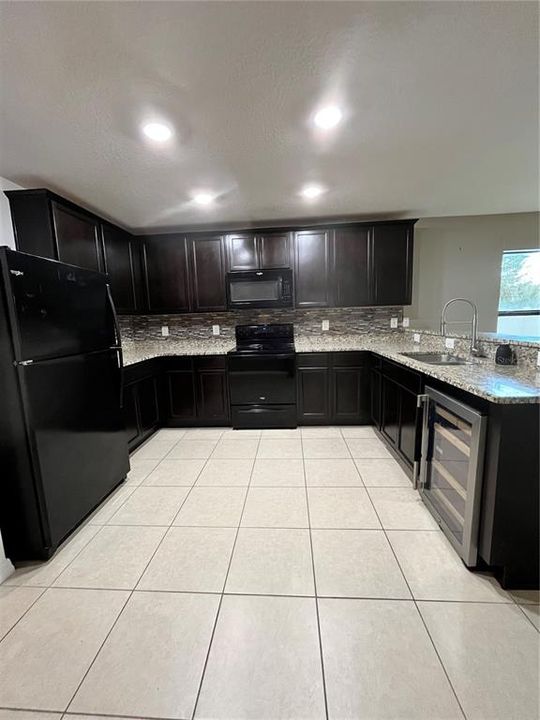 For Rent: $2,000 (4 beds, 2 baths, 1869 Square Feet)