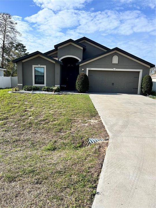 For Rent: $2,000 (4 beds, 2 baths, 1869 Square Feet)