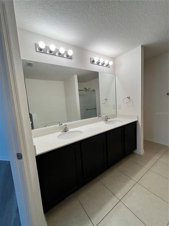 For Rent: $2,000 (4 beds, 2 baths, 1869 Square Feet)