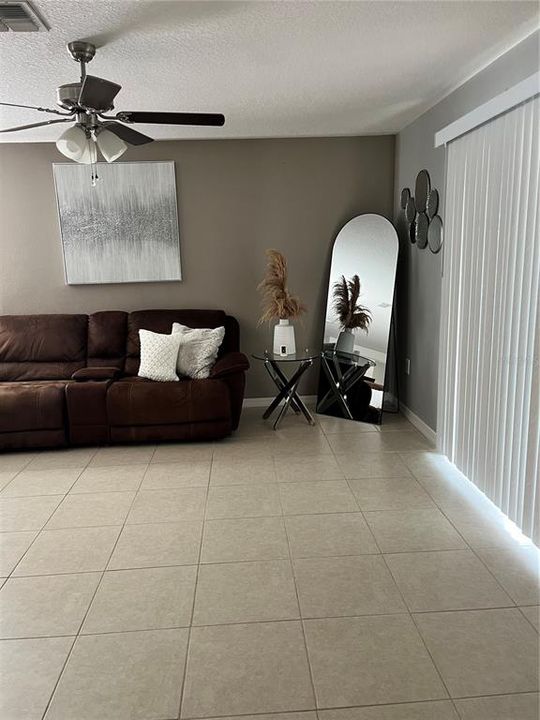 For Rent: $2,000 (4 beds, 2 baths, 1869 Square Feet)