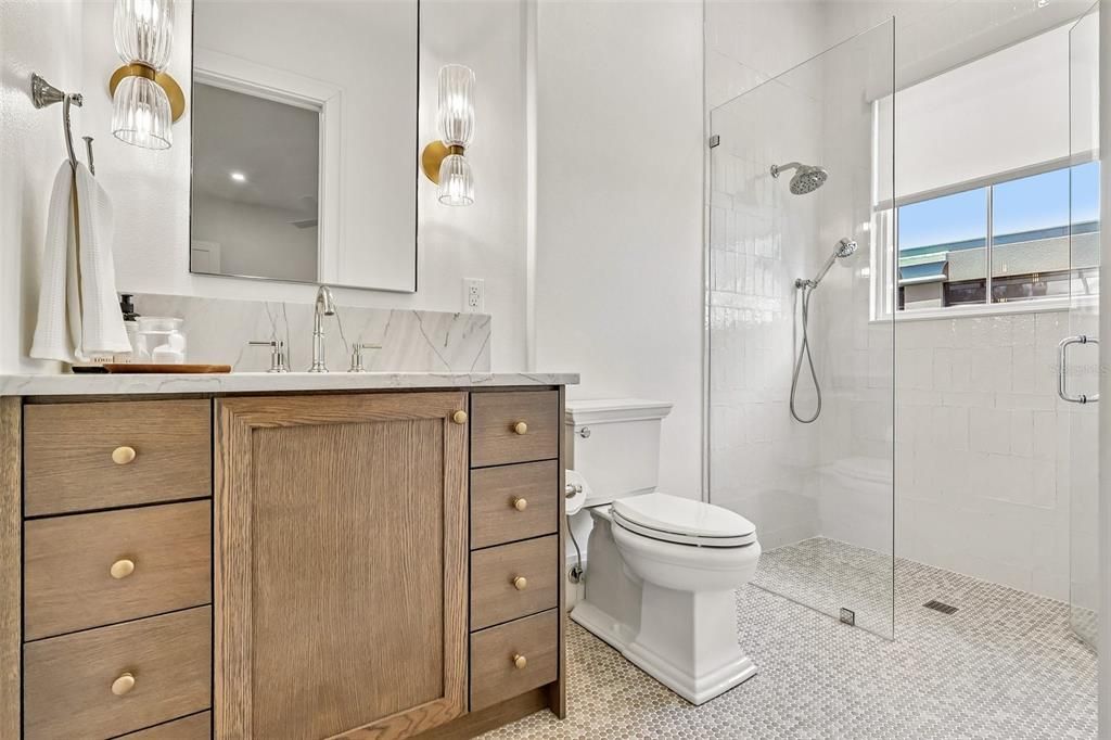 En Venta: $3,999,000 (5 camas, 4 baños, 5580 Pies cuadrados)