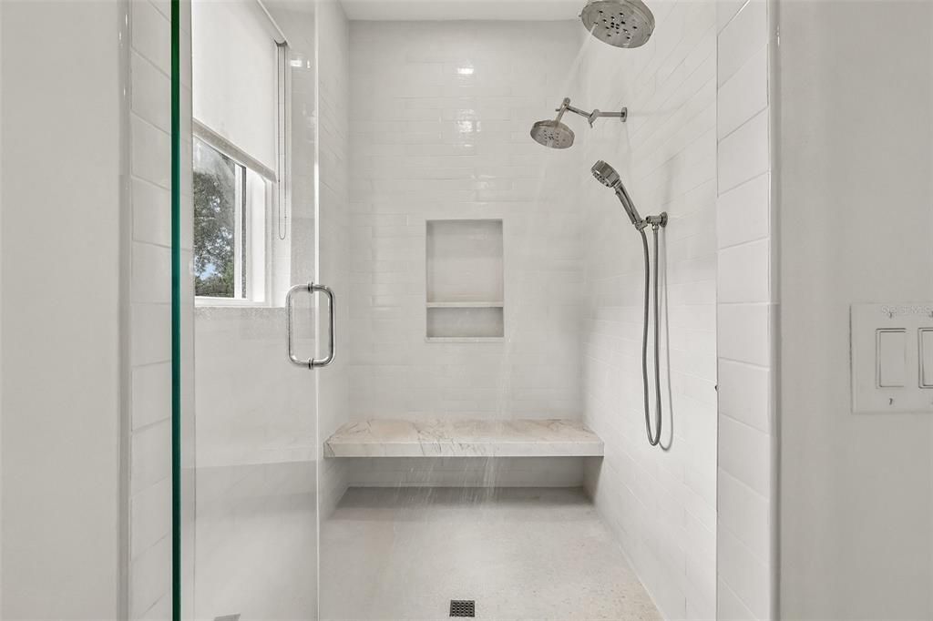 En Venta: $3,999,000 (5 camas, 4 baños, 5580 Pies cuadrados)