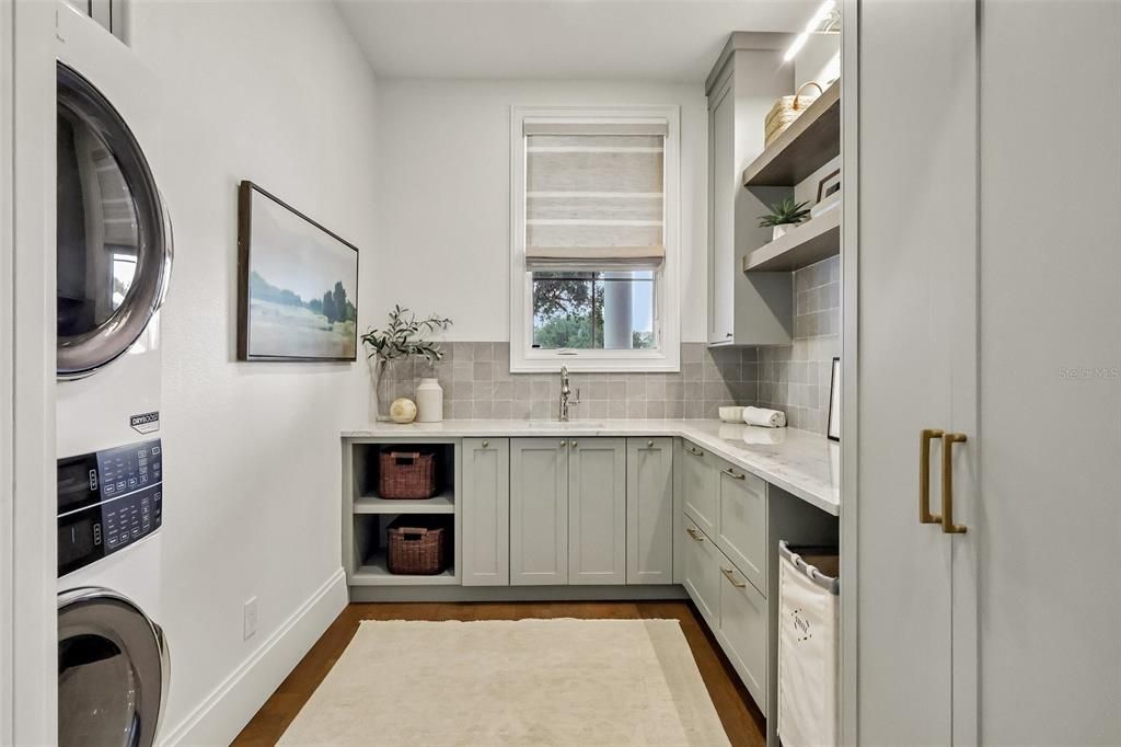 En Venta: $3,999,000 (5 camas, 4 baños, 5580 Pies cuadrados)