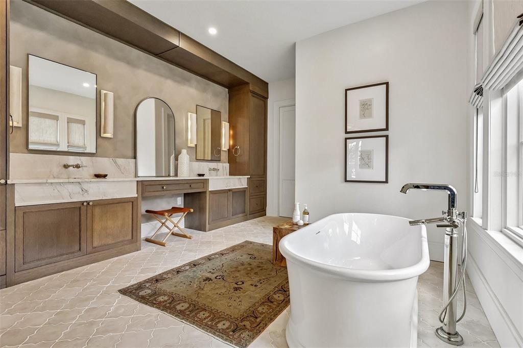 En Venta: $3,999,000 (5 camas, 4 baños, 5580 Pies cuadrados)