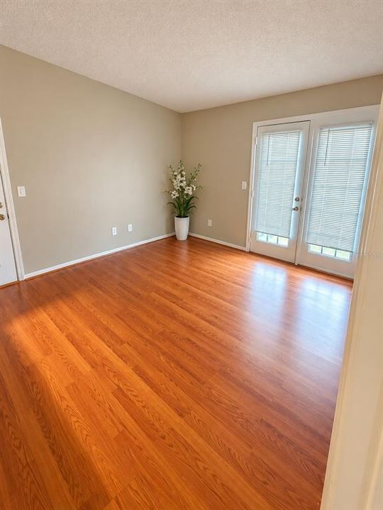 For Rent: $1,300 (1 beds, 1 baths, 583 Square Feet)