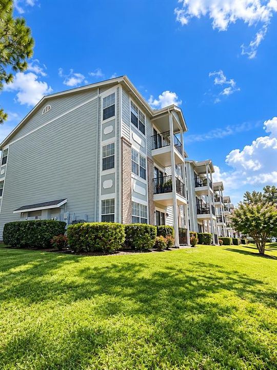 For Rent: $1,300 (1 beds, 1 baths, 583 Square Feet)