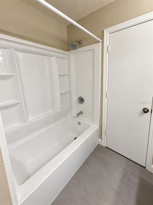 For Rent: $1,300 (1 beds, 1 baths, 583 Square Feet)