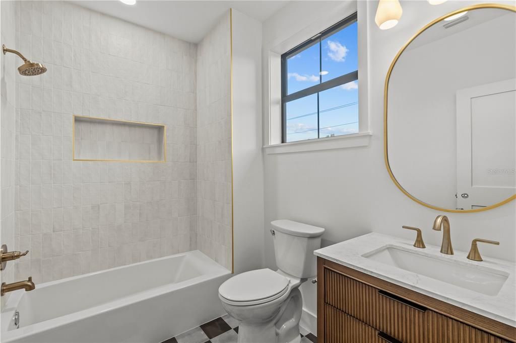 For Sale: $915,000 (3 beds, 3 baths, 2503 Square Feet)