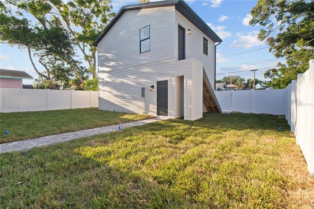 For Sale: $915,000 (3 beds, 3 baths, 2503 Square Feet)