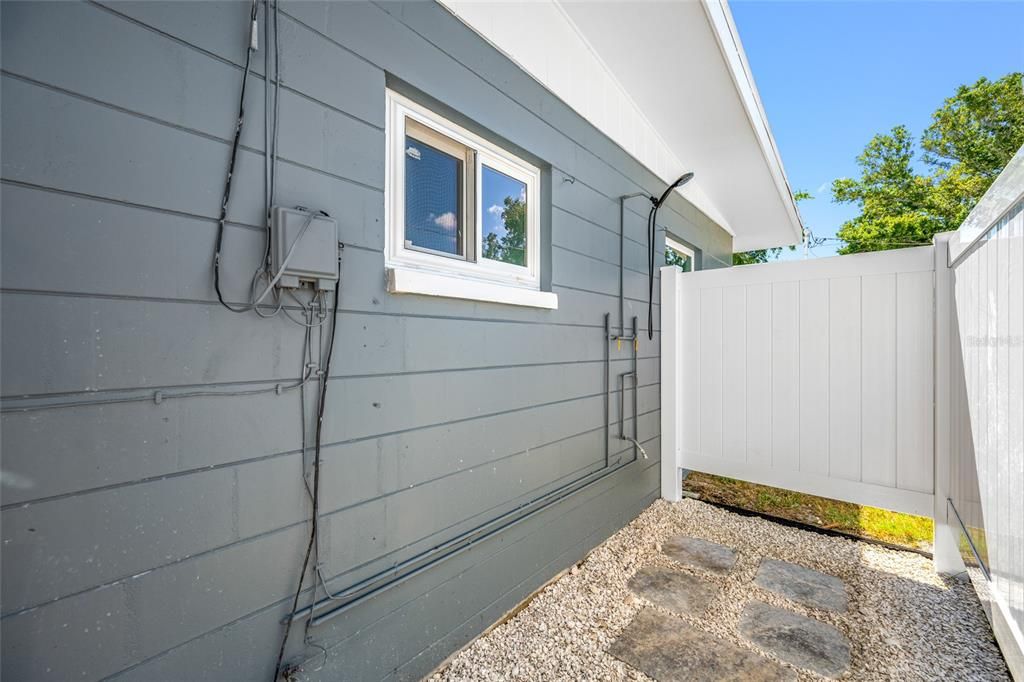 For Sale: $449,000 (2 beds, 1 baths, 956 Square Feet)