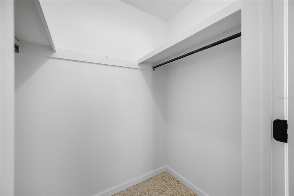 For Sale: $449,000 (2 beds, 1 baths, 956 Square Feet)