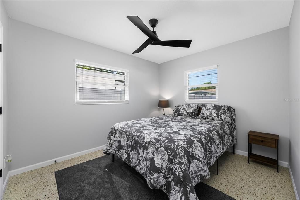 For Sale: $449,000 (2 beds, 1 baths, 956 Square Feet)