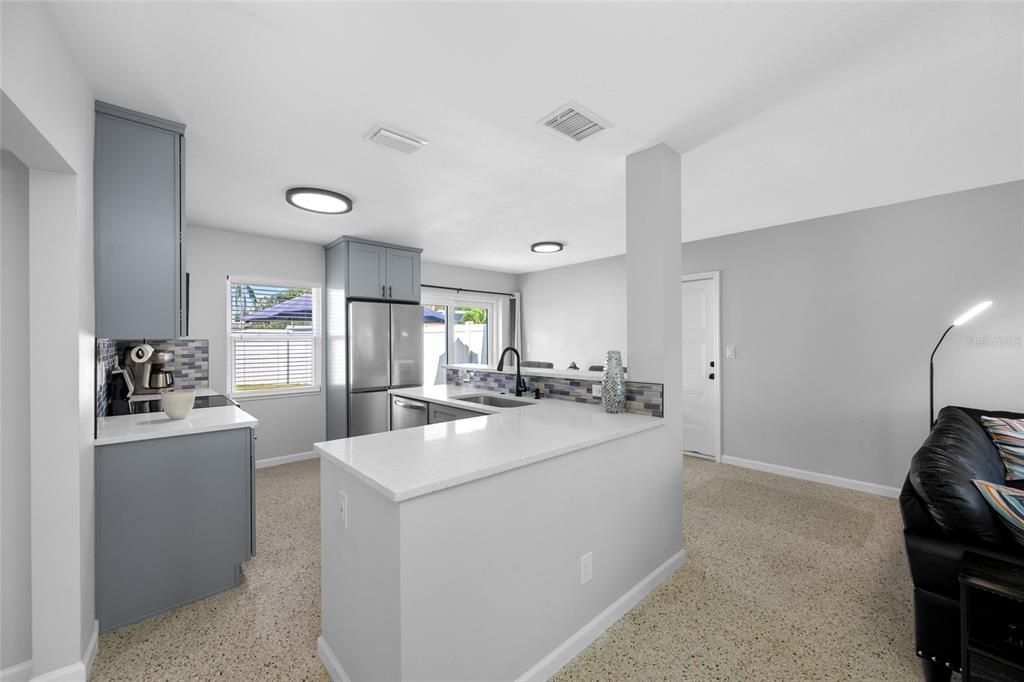 For Sale: $449,000 (2 beds, 1 baths, 956 Square Feet)