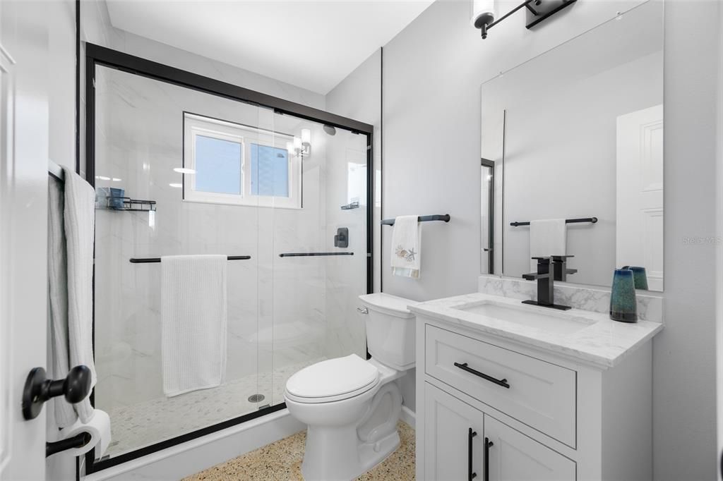 For Sale: $449,000 (2 beds, 1 baths, 956 Square Feet)