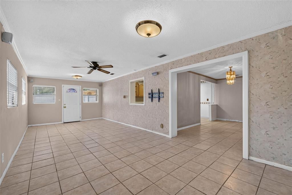 For Sale: $399,999 (3 beds, 2 baths, 1515 Square Feet)