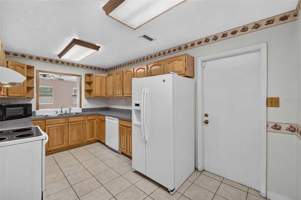 For Sale: $399,999 (3 beds, 2 baths, 1515 Square Feet)