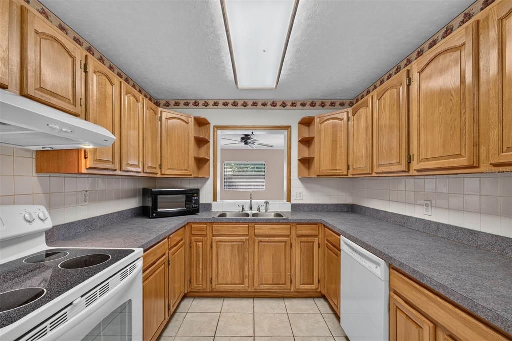 For Sale: $399,999 (3 beds, 2 baths, 1515 Square Feet)