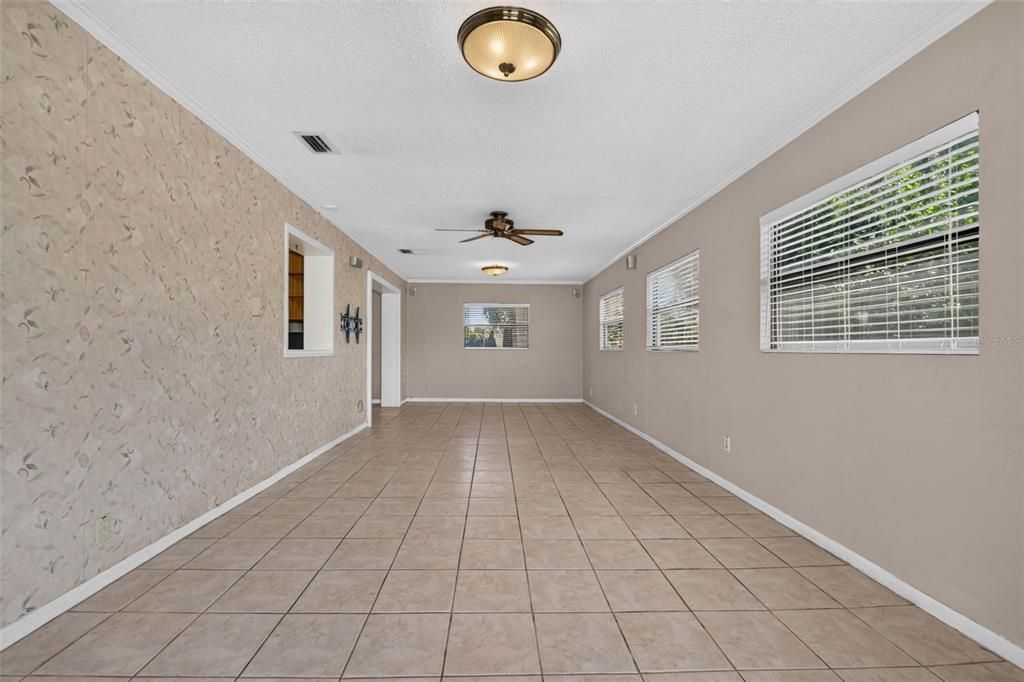 For Sale: $399,999 (3 beds, 2 baths, 1515 Square Feet)