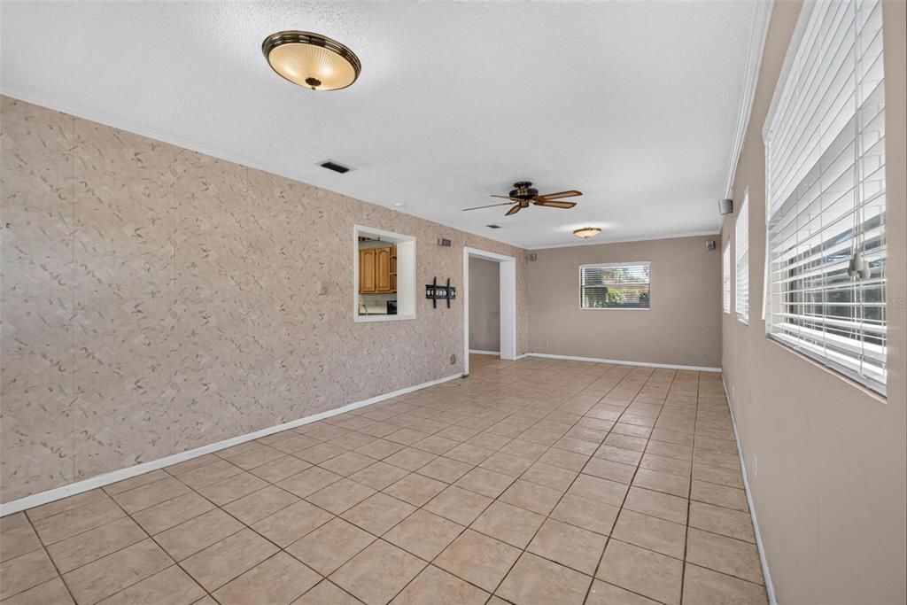 For Sale: $399,999 (3 beds, 2 baths, 1515 Square Feet)