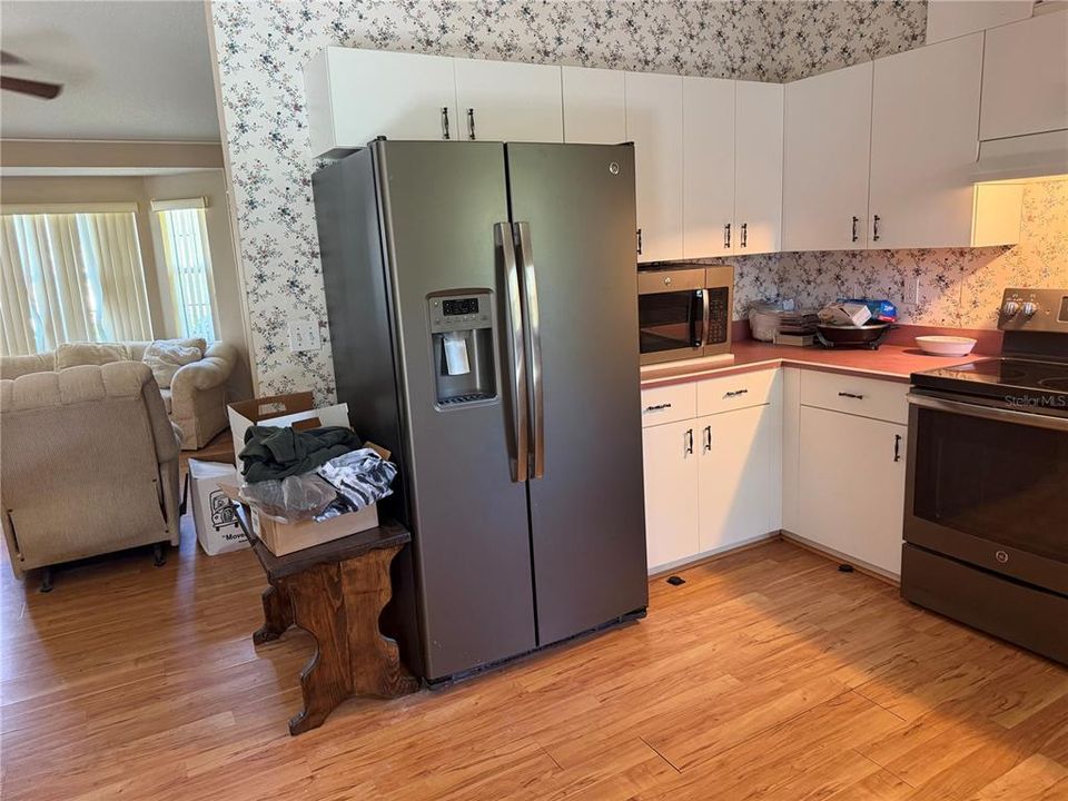 For Sale: $325,000 (3 beds, 2 baths, 1226 Square Feet)