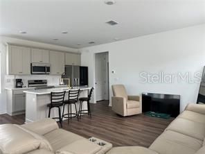 For Rent: $1,850 (1 beds, 1 baths, 780 Square Feet)