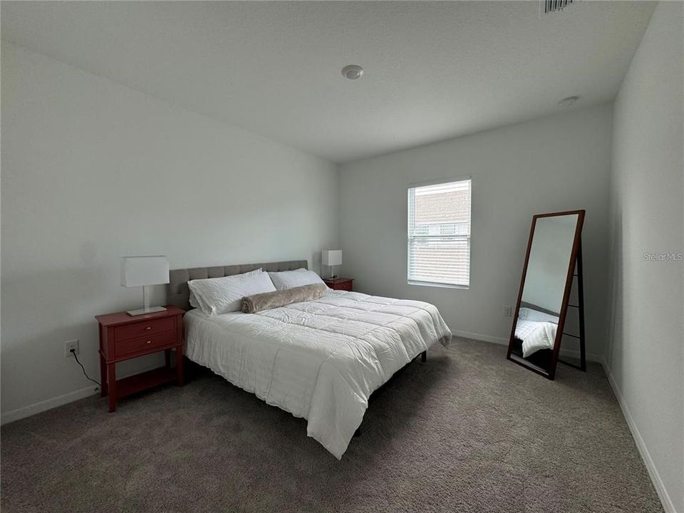 For Rent: $1,850 (1 beds, 1 baths, 780 Square Feet)