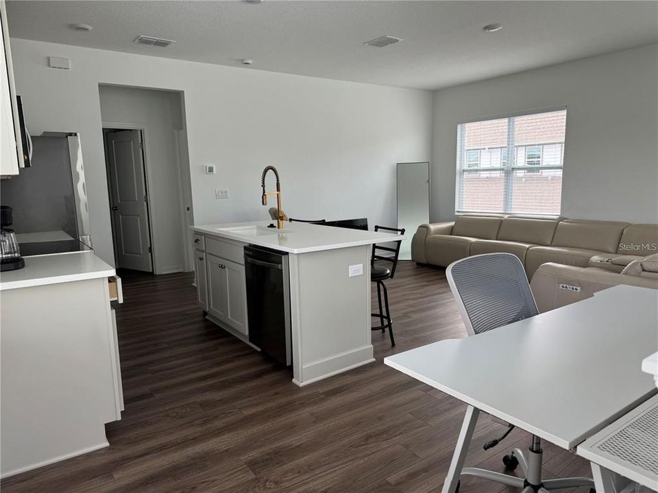 For Rent: $1,850 (1 beds, 1 baths, 780 Square Feet)