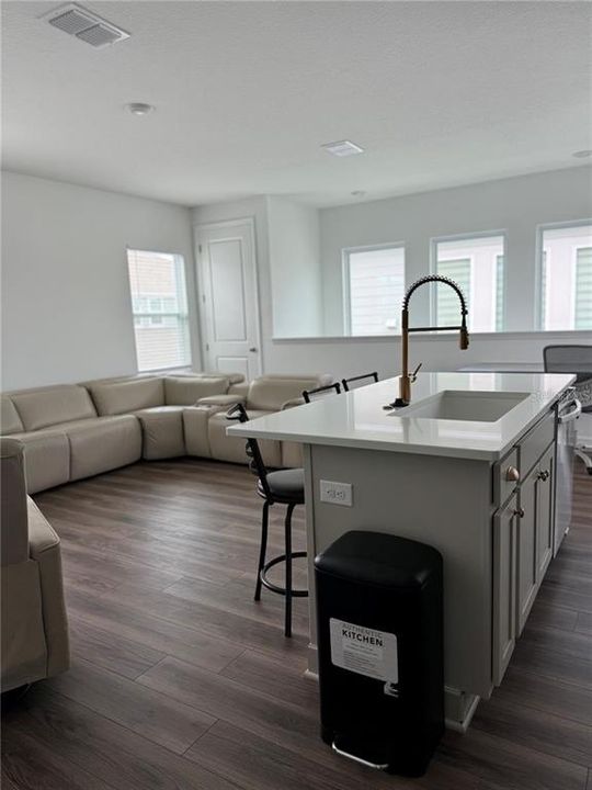 For Rent: $1,850 (1 beds, 1 baths, 780 Square Feet)