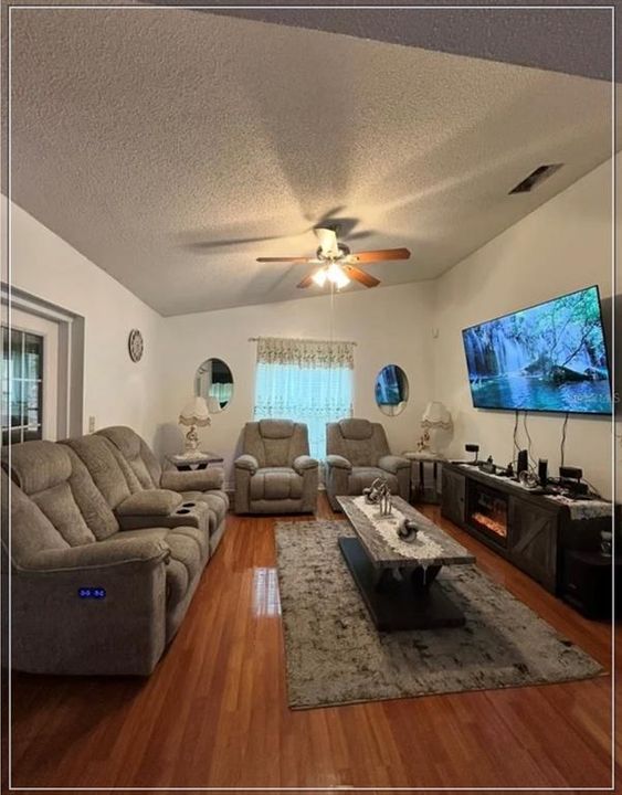 For Sale: $405,000 (3 beds, 2 baths, 1510 Square Feet)