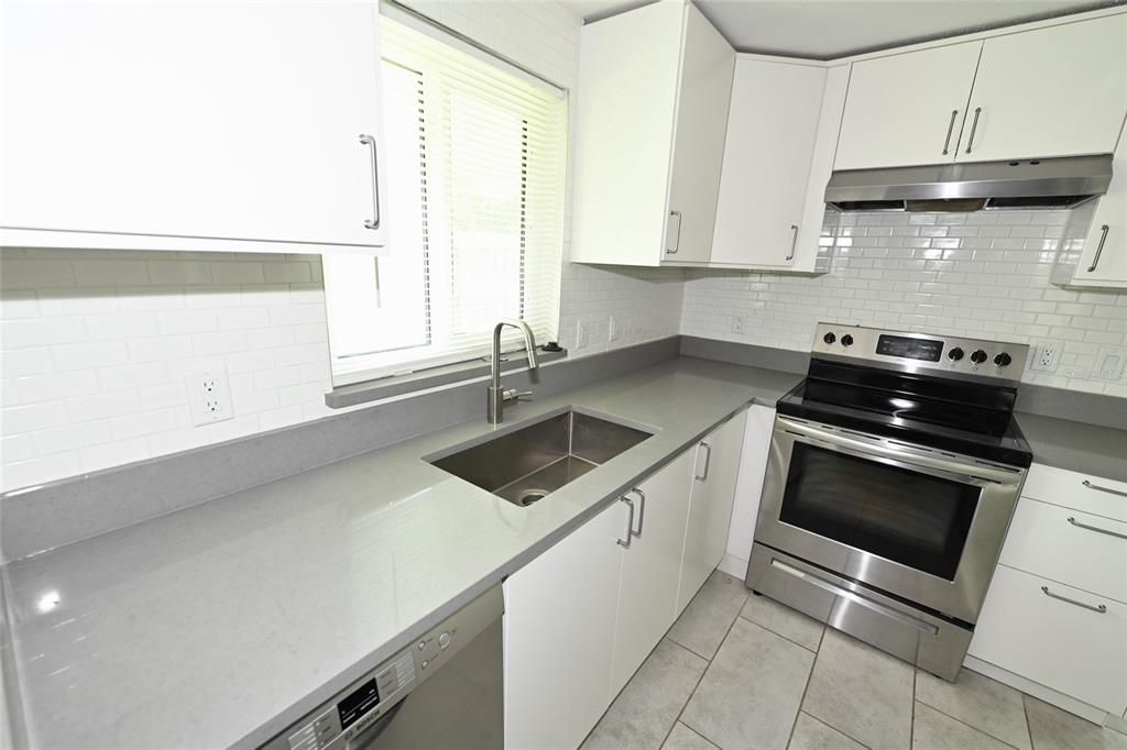 В аренду: $1,699 (2 спален, 2 ванн, 1176 Квадратных фут)