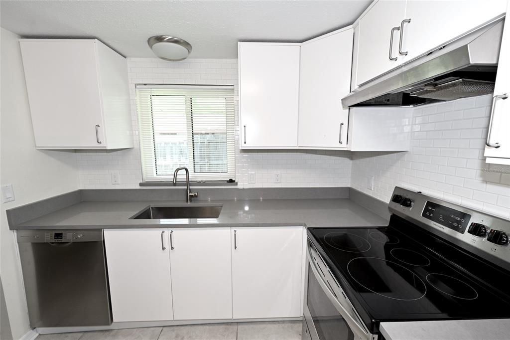 В аренду: $1,699 (2 спален, 2 ванн, 1176 Квадратных фут)