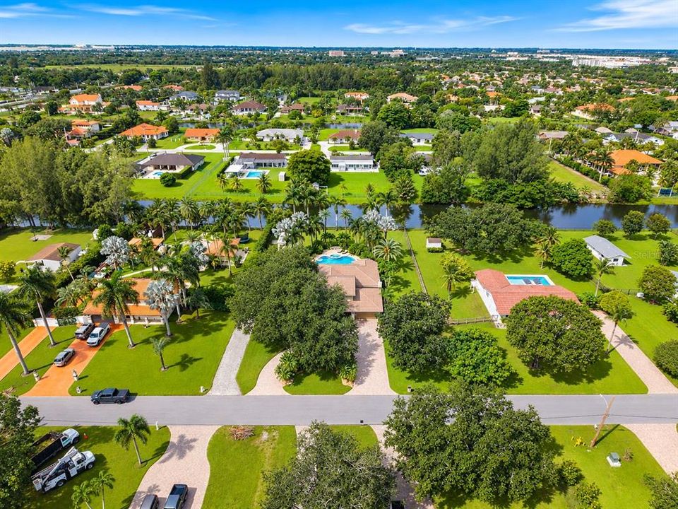 На продажу: $1,899,000 (5 спален, 3 ванн, 4189 Квадратных фут)