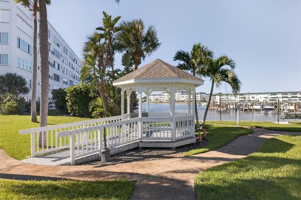 For Sale: $190,000 (2 beds, 2 baths, 1120 Square Feet)