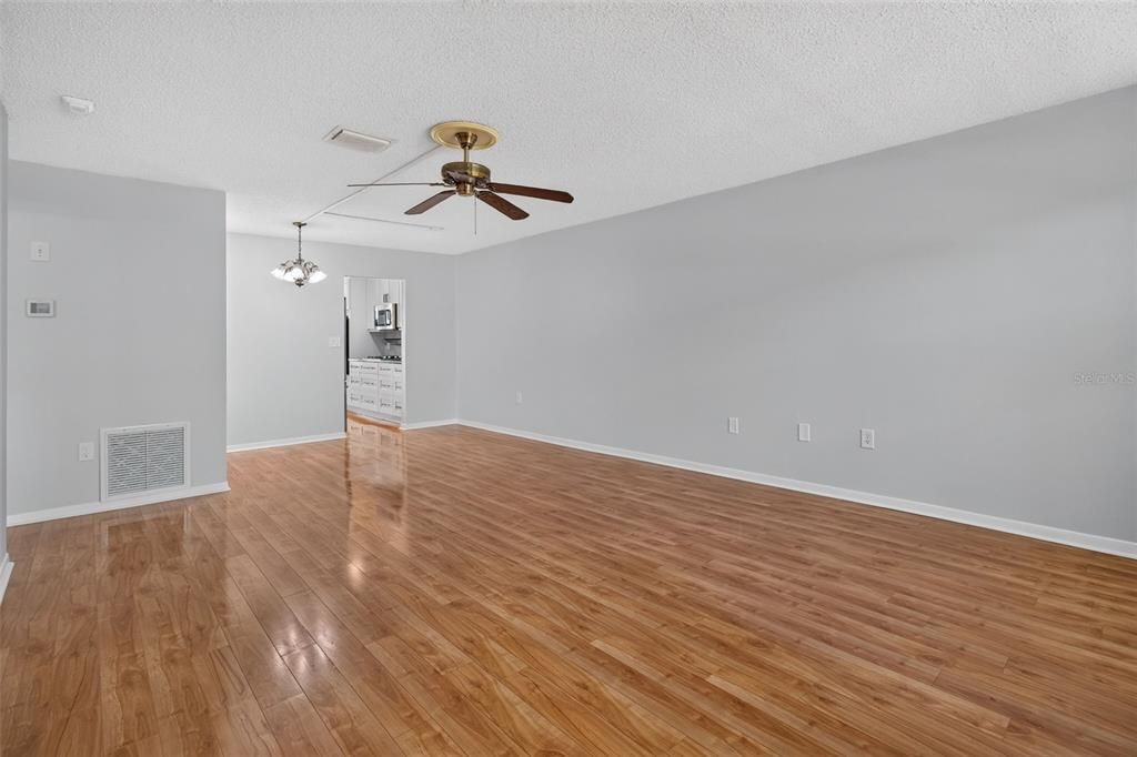 For Sale: $190,000 (2 beds, 2 baths, 1120 Square Feet)