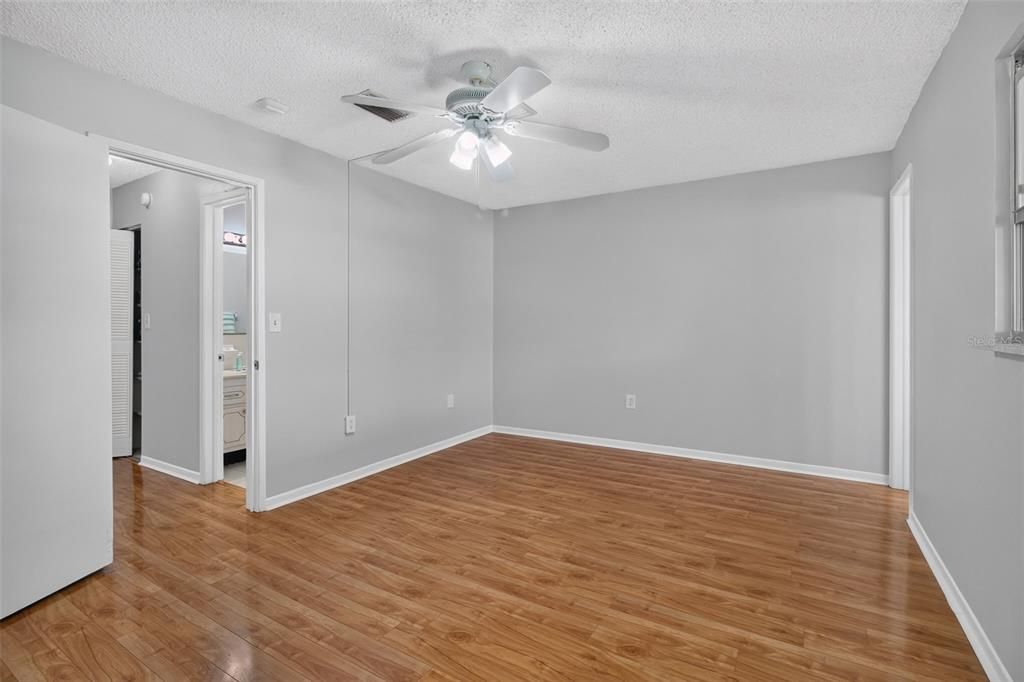 For Sale: $190,000 (2 beds, 2 baths, 1120 Square Feet)