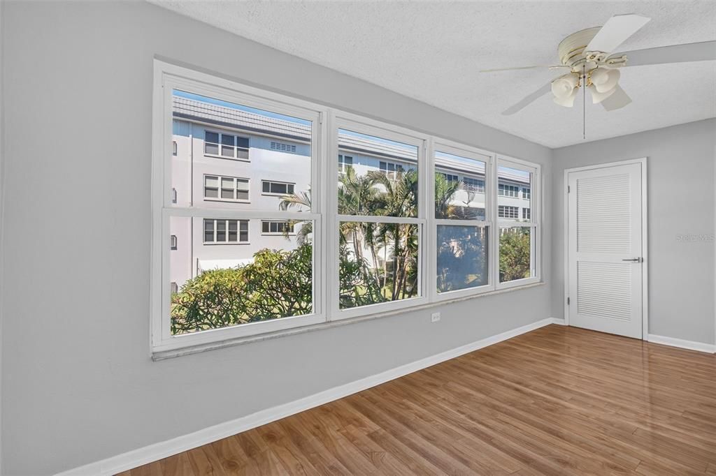 For Sale: $190,000 (2 beds, 2 baths, 1120 Square Feet)