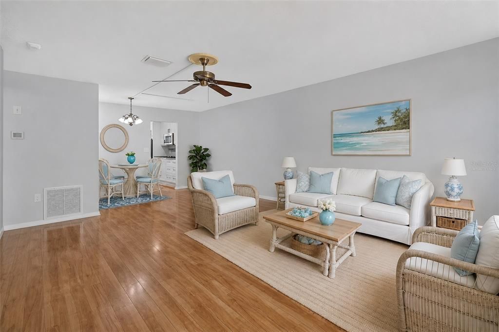 For Sale: $190,000 (2 beds, 2 baths, 1120 Square Feet)