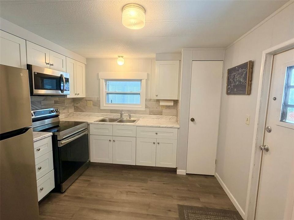 For Sale: $139,900 (2 beds, 1 baths, 800 Square Feet)