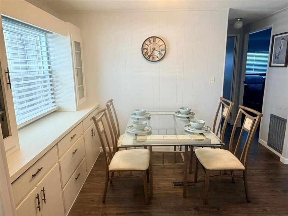 For Sale: $139,900 (2 beds, 1 baths, 800 Square Feet)