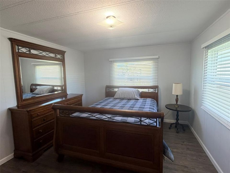 For Sale: $139,900 (2 beds, 1 baths, 800 Square Feet)