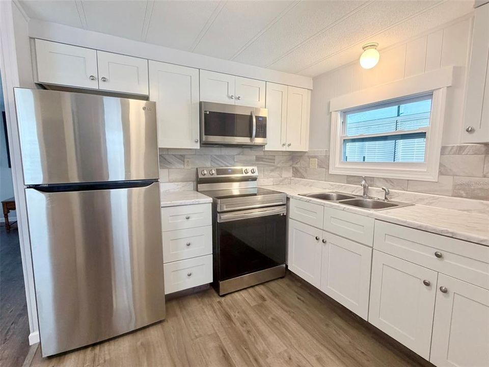 For Sale: $139,900 (2 beds, 1 baths, 800 Square Feet)
