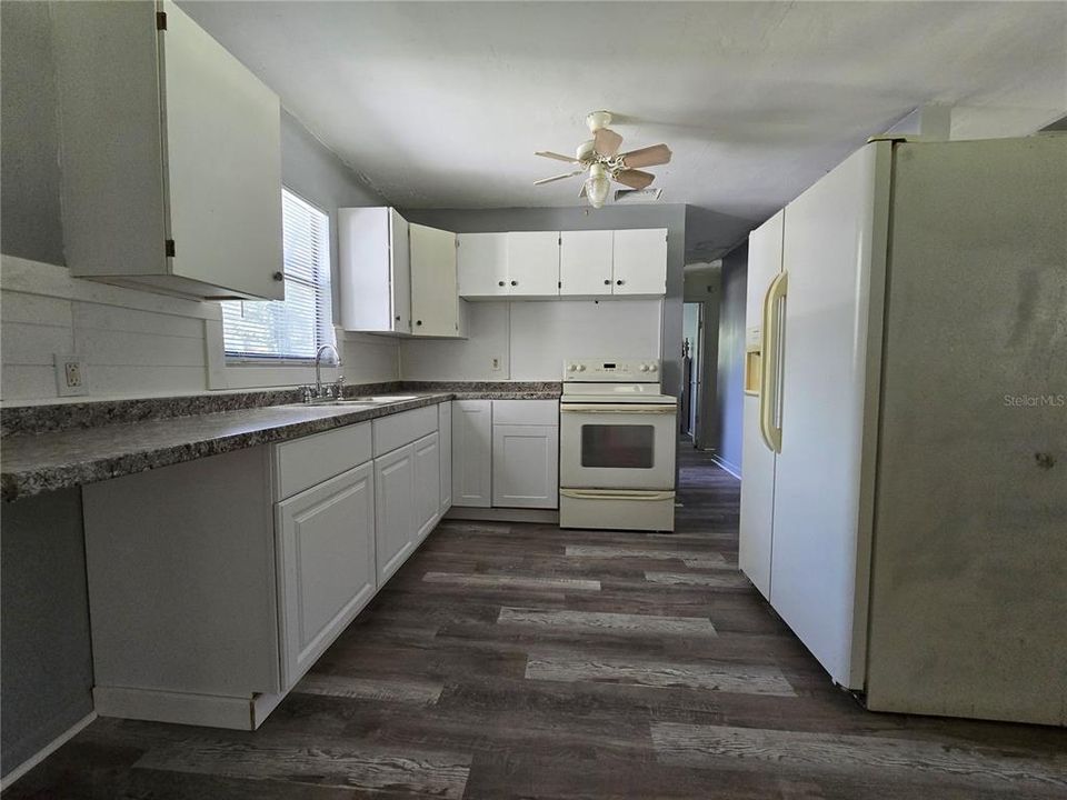 На продажу: $139,500 (2 спален, 1 ванн, 1163 Квадратных фут)
