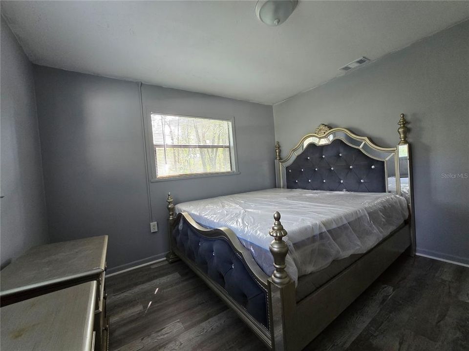 На продажу: $139,500 (2 спален, 1 ванн, 1163 Квадратных фут)