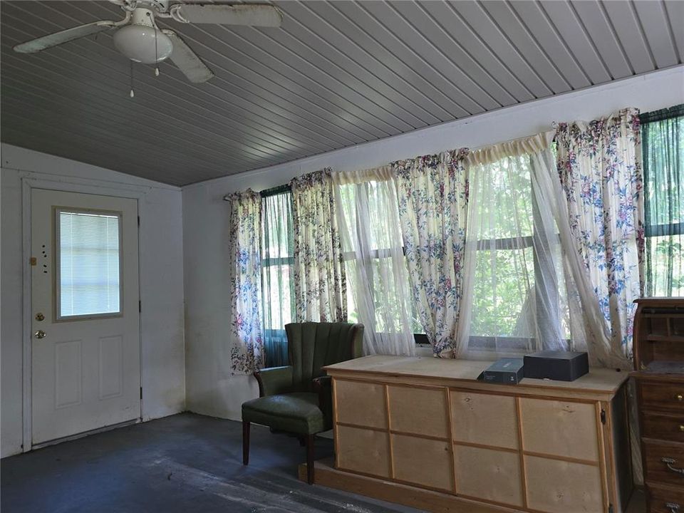 На продажу: $139,500 (2 спален, 1 ванн, 1163 Квадратных фут)