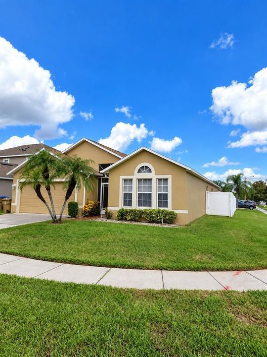For Sale: $395,000 (4 beds, 2 baths, 1874 Square Feet)