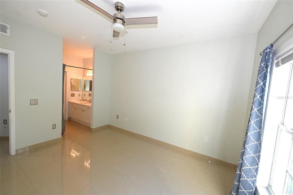 В аренду: $1,700 (2 спален, 2 ванн, 1116 Квадратных фут)