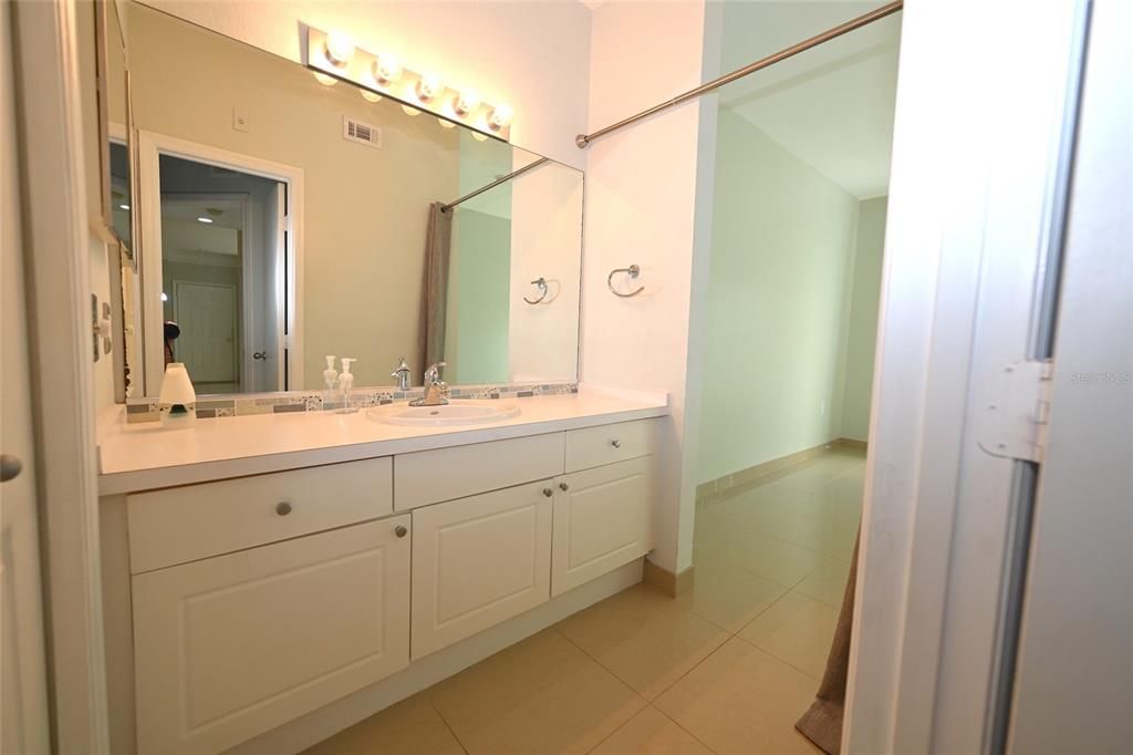 В аренду: $1,700 (2 спален, 2 ванн, 1116 Квадратных фут)