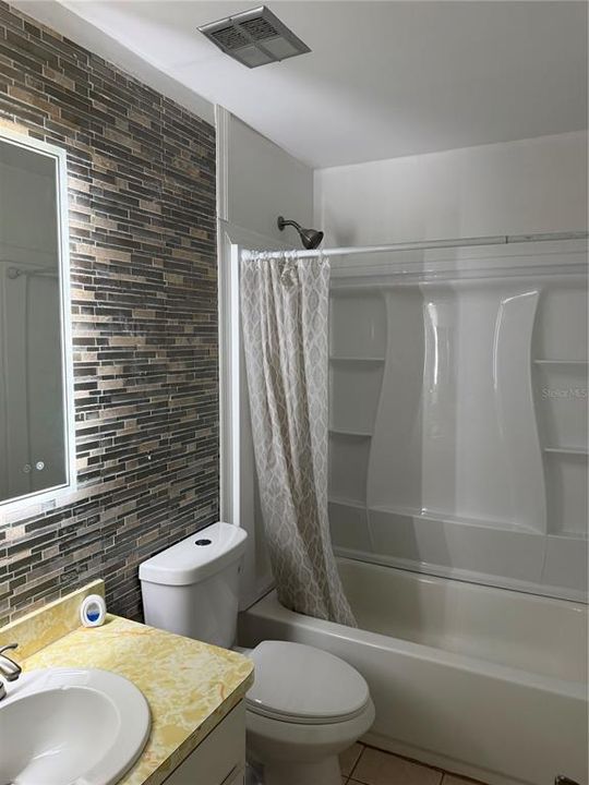 For Sale: $250,000 (2 beds, 2 baths, 1303 Square Feet)
